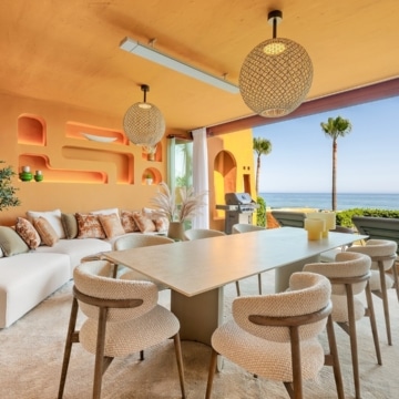 Beachfront apartment with Mediterranean Sea views in the prestigious Los Granados del Mar, Estepona Picture 0