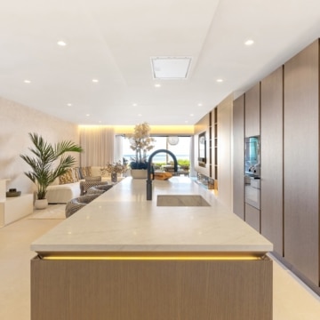 Beachfront apartment with Mediterranean Sea views in the prestigious Los Granados del Mar, Estepona Picture 7