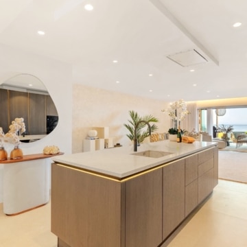 Beachfront apartment with Mediterranean Sea views in the prestigious Los Granados del Mar, Estepona Picture 11