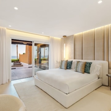 Beachfront apartment with Mediterranean Sea views in the prestigious Los Granados del Mar, Estepona Picture 4