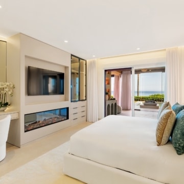 Beachfront apartment with Mediterranean Sea views in the prestigious Los Granados del Mar, Estepona Picture 24