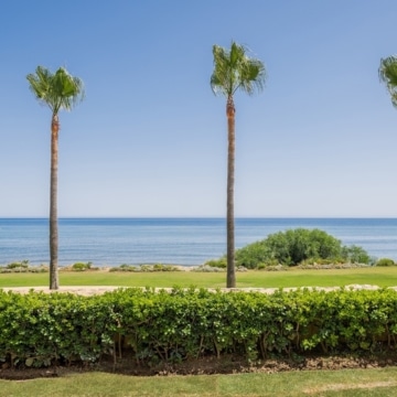 Beachfront apartment with Mediterranean Sea views in the prestigious Los Granados del Mar, Estepona Picture 15