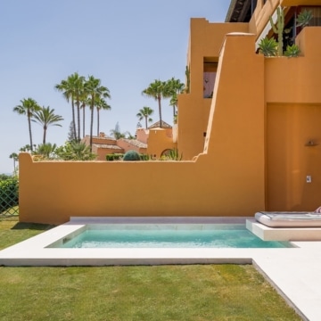 Beachfront apartment with Mediterranean Sea views in the prestigious Los Granados del Mar, Estepona Picture 17