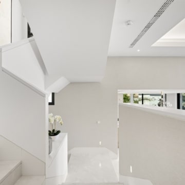 Exceptional duplex apartment featuring panoramic sea views and lush landscape in La Quinta, Benahavis Picture 19