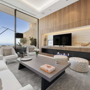 Exceptional duplex apartment featuring panoramic sea views and lush landscape in La Quinta, Benahavis Picture 0