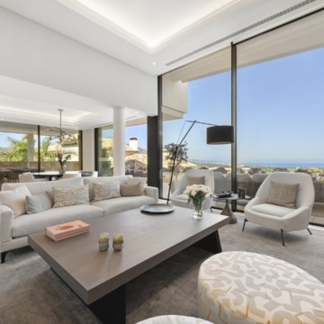 Exceptional duplex apartment featuring panoramic sea views and lush landscape in La Quinta, Benahavis Picture 22