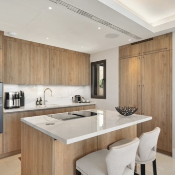 Exceptional duplex apartment featuring panoramic sea views and lush landscape in La Quinta, Benahavis Picture 6