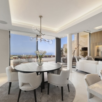 Exceptional duplex apartment featuring panoramic sea views and lush landscape in La Quinta, Benahavis Picture 23