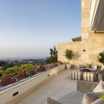 Exceptional duplex apartment featuring panoramic sea views and lush landscape in La Quinta, Benahavis Picture 8