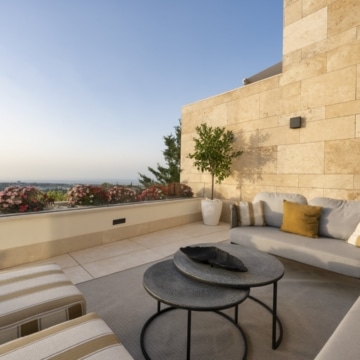 Exceptional duplex apartment featuring panoramic sea views and lush landscape in La Quinta, Benahavis Picture 25