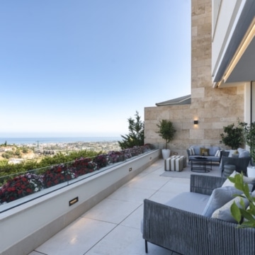 Exceptional duplex apartment featuring panoramic sea views and lush landscape in La Quinta, Benahavis Picture 29