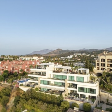 Exceptional duplex apartment featuring panoramic sea views and lush landscape in La Quinta, Benahavis Picture 35