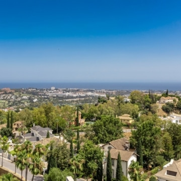Exceptional duplex apartment featuring panoramic sea views and lush landscape in La Quinta, Benahavis Picture 36