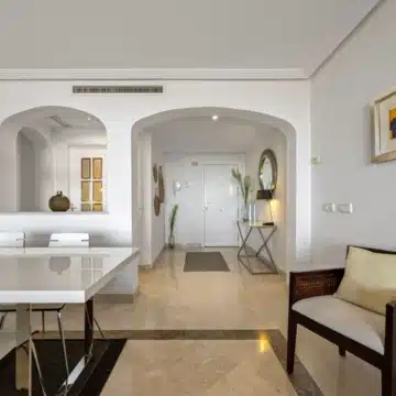 Spacious 3-bedrooms apartment in the exclusive area of Los Arqueros, Benahavís Picture 2