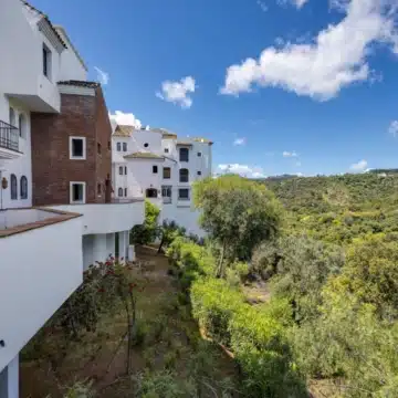 Spacious 3-bedrooms apartment in the exclusive area of Los Arqueros, Benahavís Picture 14