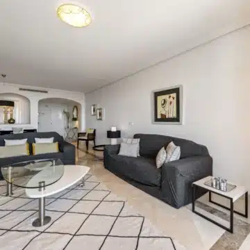 Spacious 3-bedrooms apartment in the exclusive area of Los Arqueros, Benahavís Picture 6