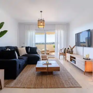 Bright 2-bedroom apartment with panoramic sea views in Marbella Picture 5