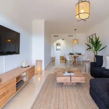 Bright 2-bedroom apartment with panoramic sea views in Marbella Picture 18