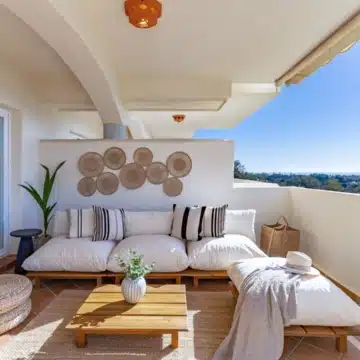 Bright 2-bedroom apartment with panoramic sea views in Marbella Picture 8