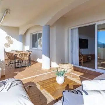 Bright 2-bedroom apartment with panoramic sea views in Marbella Picture 20