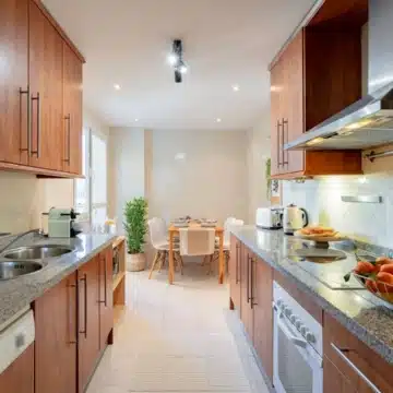 Bright 2-bedroom apartment with panoramic sea views in Marbella Picture 9