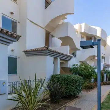 Bright 2-bedroom apartment with panoramic sea views in Marbella Picture 1