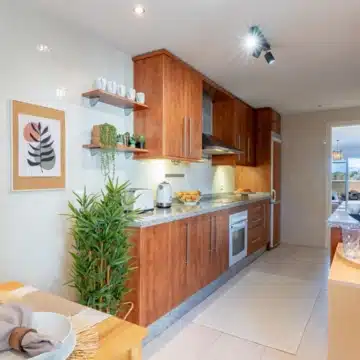 Bright 2-bedroom apartment with panoramic sea views in Marbella Picture 10