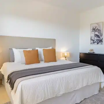 Bright 2-bedroom apartment with panoramic sea views in Marbella Picture 4