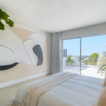 Stunning duplex penthouse with breathtaking views in La Quinta, Benahavís Picture 1