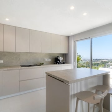 Stunning duplex penthouse with breathtaking views in La Quinta, Benahavís Picture 4