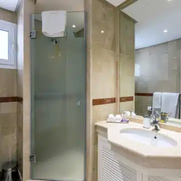 Elegant duplex penthouse located in the exclusive Ventura del Mar, Puerto Banus Picture 11