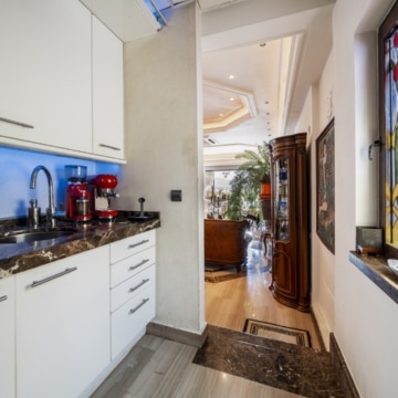 Frontline beach duplex apartment in the iconic Benábola, Puerto Banús Picture 18