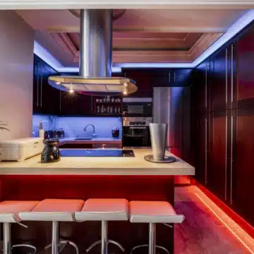 Frontline beach duplex apartment in the iconic Benábola, Puerto Banús Picture 5