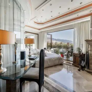 Frontline beach duplex apartment in the iconic Benábola, Puerto Banús Picture 4