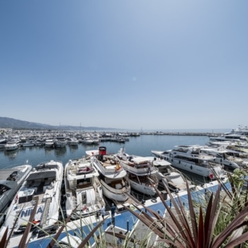 Frontline beach duplex apartment in the iconic Benábola, Puerto Banús Picture 21
