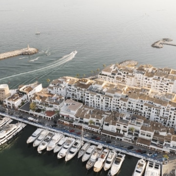 Frontline beach duplex apartment in the iconic Benábola, Puerto Banús Picture 2