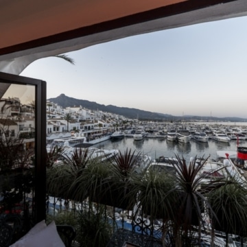 Frontline beach duplex apartment in the iconic Benábola, Puerto Banús Picture 27