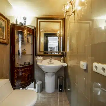 Frontline beach duplex apartment in the iconic Benábola, Puerto Banús Picture 11