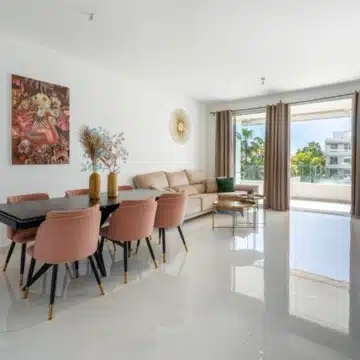 Modern 2-bedroom apartment in the gated and secure community of Belaire, Estepona Picture 3