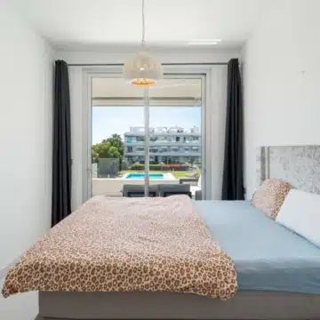 Modern 2-bedroom apartment in the gated and secure community of Belaire, Estepona Picture 20