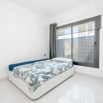 Modern 2-bedroom apartment in the gated and secure community of Belaire, Estepona Picture 29