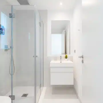 Modern 2-bedroom apartment in the gated and secure community of Belaire, Estepona Picture 24