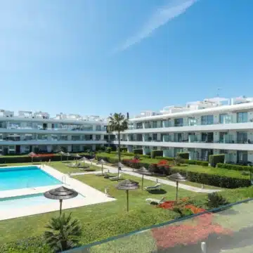 Modern 2-bedroom apartment in the gated and secure community of Belaire, Estepona Picture 10