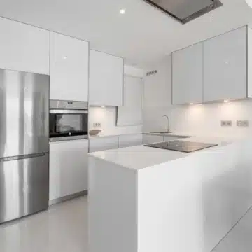 Modern 2-bedroom apartment in the gated and secure community of Belaire, Estepona Picture 7