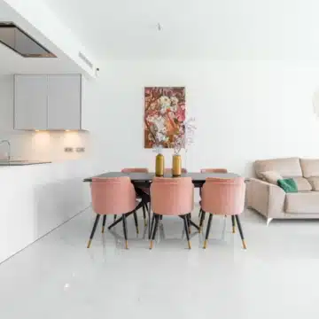 Modern 2-bedroom apartment in the gated and secure community of Belaire, Estepona Picture 16