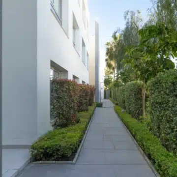 Modern 2-bedroom apartment in the gated and secure community of Belaire, Estepona Picture 33