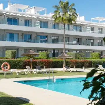 Modern 2-bedroom apartment in the gated and secure community of Belaire, Estepona Picture 28