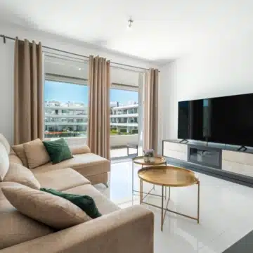 Modern 2-bedroom apartment in the gated and secure community of Belaire, Estepona Picture 1