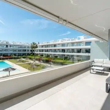 Modern 2-bedroom apartment in the gated and secure community of Belaire, Estepona Picture 2