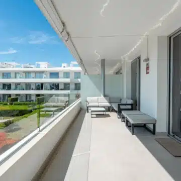 Modern 2-bedroom apartment in the gated and secure community of Belaire, Estepona Picture 18